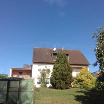 Erdgeschoss mit 4 Zimmer und Garage