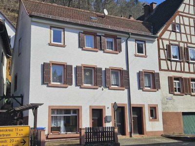 Modernisiertes Einfamilienhaus im Zentrum von Elmstein