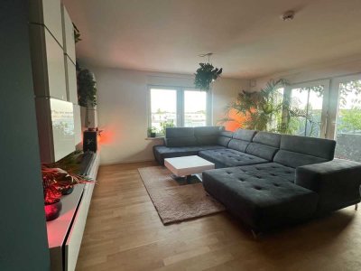 Luxuriöse Penthouse Wohnung mit großer Dachterrasse Südseite und EBK (Möbelübernahme erwünscht
