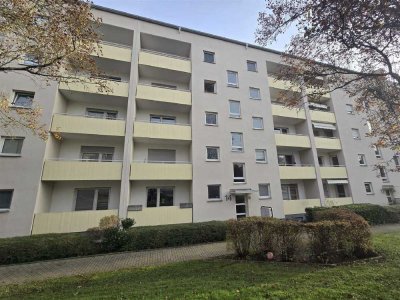 Helle Zwei-ZKB-Wohnung mit Panorama Ausblick und Garage