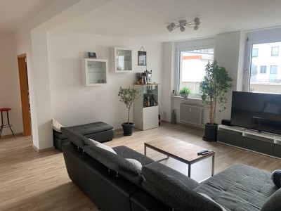 Geräumige 4-Zimmer-Wohnung mit EBK und großer Dachterrasse!