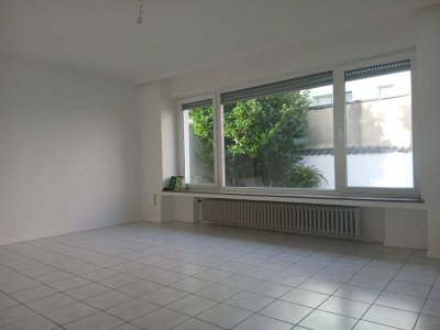 Geräumige 5-Zimmer Wohnung in Krefeld Stadtmitte