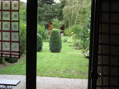 Helle Einzimmerwohnung mit Terrasse und Gartenanteil - Stellplatz