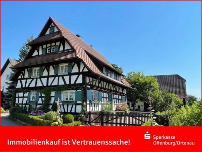 Achern, Gamshurst - Liebevoll restauriertes Fachwerkjuwel auf großem Grundstück!