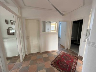 Freundliche Maisonette-Wohnung mit gehobener Innenausstattung und Dachterrasse in Breinig