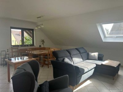 Helle 3-ZKB-Dachgeschosswohnung mit Balkon und Stellplatz zu vermieten