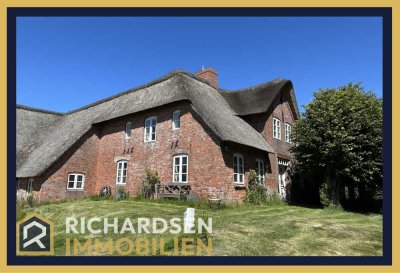 Sylt zum Greifen nah! 
Repräsentatives, reetgedecktes Anwesen mit Weitblick in 25924 Klanxbüll