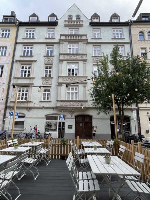 Dreimühlenviertel: 4-Zimmer-Altbauwohnung mit Denkmalschutz und SW-Balkon