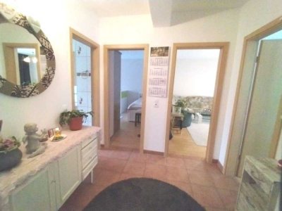 Moderne Etagenwohnung mit Balkon in ruhiger Lage