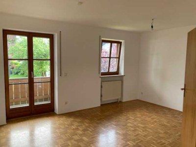 Ab 01.09.2025 - Stilvolle 2-Zimmer-Wohnung mit gehobener Innenausstattung mit Einbauküche in Übersee
