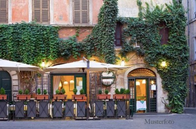 Investoren und Unternehmer aufgepasst! Restaurant, Eventhalle mit Kegelbahn und drei Wohnungen