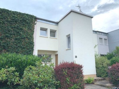 STILVOLL + GEMÜTLICH: Haus im Bauhausstil in naturnaher Lage von Bad Homburg