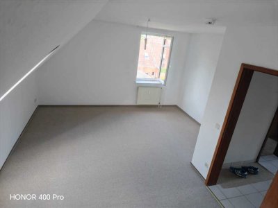 Stilvolle 2-Raum-Dachgeschosswohnung mit Einbauküche in Büdelsdorf