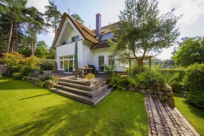Exklusives Reetdachhaus in bester Lage von Buchholz i.d.N. – Architektenhaus mit Blick ins Grüne!