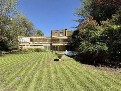 Viel Raum für Visionen – Repräsentative Villa mit Entwicklungspotenzial in 66132 Saarbrücken Halberg