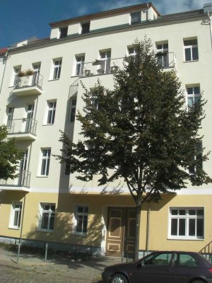 Angenehm Wohnen in komplett modernisierter 1-Zimmer-Wohnung mit eigenem Mietergarten