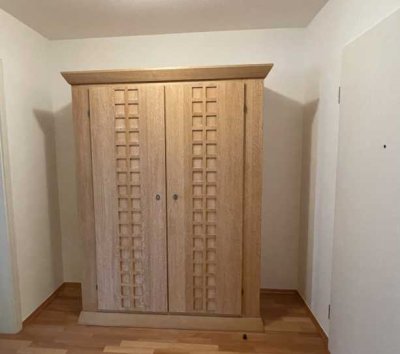 Stilvolle, geräumige, möblierte 1-Zimmer-DG-Wohnung mit Loggia und EBK in Nürnberg Röthenbach