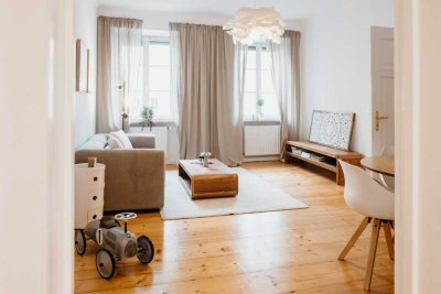 Sonnig. Saniert. Bezugsfrei. Mitten in der Stadt. Altbau in der Maxvorstadt: 3-Zimmer-Traum mit Balk