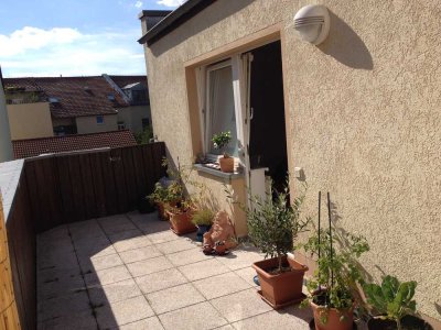 1,5-Zimmer-Dachgeschosswohnung mit großer Terrasse und EBK in zentraler Lage - Halle (Saale)