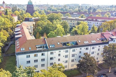 4 Zimmer bezugsfreie, renovierte Dachgeschosswohnung in Schmargendorf mit Dachterrasse