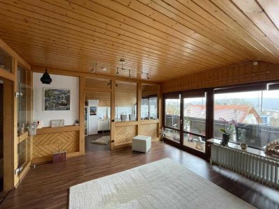 Freundliche und vollständig renovierte 3-Raum-DG-Wohnung mit EBK in Bingen