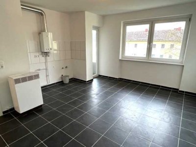 GASOFEN - aber sonst T O P - große Wohnküche * Laminat * Balkon für 1-2 Personen KL WEST