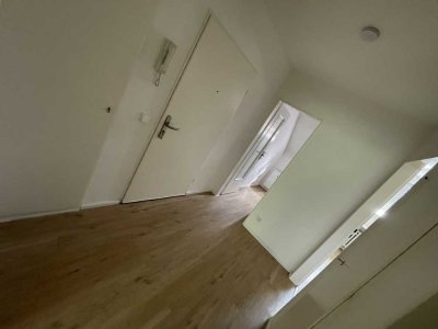 Stilvolle 2-Zimmer-DG-Wohnung mit gehobener Innenausstattung in Wiesbaden