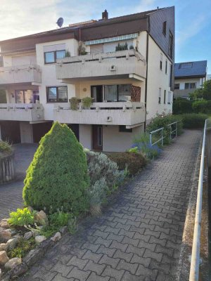 Praktisch aufgeteilte 3,5 Zi-Wohnung, ca. 81 qm im 1. OG mit großem Balkon und Garage in guter Lage
