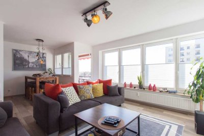 Modernisierte Maisonettewohnung im Grünen: 3 Zimmer, Einbauküche & Loggia plus Garage