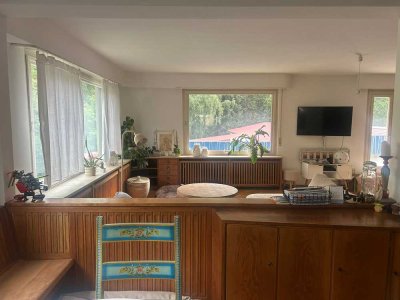 Großzügige, helle 6-Zimmer Wohnung mit schönem Süd-Westbalkon