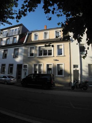 Einmalige, ausbaufähige Stadtwohnung ( DG € 49.000,-) mit weitläufiger Gartenidylle in FT !