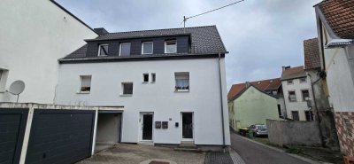 Schöne, helle aber einfache 4-Zimmer-Dachgeschosswohnung in Dudweiler