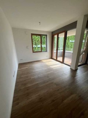 ERSTBEZUG! LETZES HAUS! Helle 2-Zimmer-Wohnung mit Badewanne und schöner Loggia