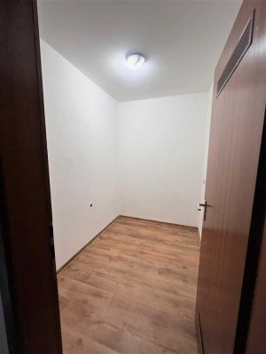 Renovierungsbedürftige 3-Raum-Wohnung in Mietraching Miete mit Rabatt bei eigenständiger Renovierung