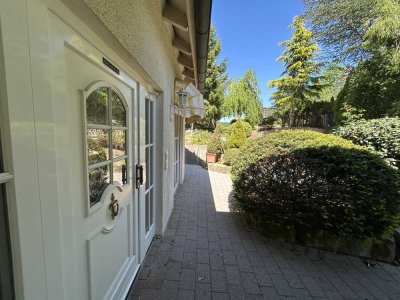 Luxuriöses Wohnungs-Haus mit 1.236 m² alleinigem Garten & Pool