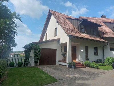 Doppelhaushälfte mit gehobener Ausstattung in Stadtteil von Bretten