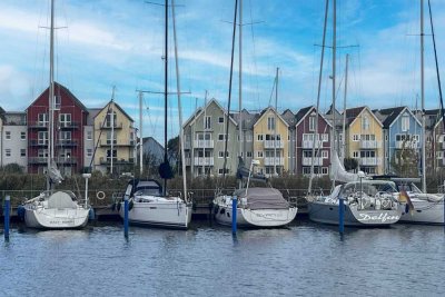 Wohnen, wo andere anlegen – Exklusive Wohnung mit Blick auf die Marina