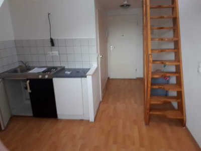 Frisch gestrichen,Dachgeschoss Maissonette, bitte Beruf, Tätigkeit, Einkommen und Befristung angeben