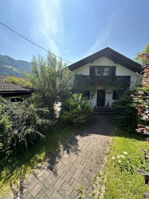 Großes attraktives Grundstück mit älterem Einfamilienhaus in ruhiger Lage