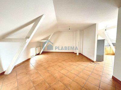 Charmante 2- Zimmer- Dachgeschosswohnung mit Balkon und großer Küche