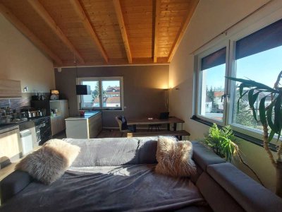 Wunderschöne möblierte 3-Zimmer(76m²)-Dachgeschosswohnung mit hohen Decken