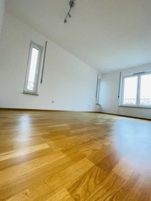 Grosszügige 3,5 Zimmer Penthouse Wohnung mit überdachtem Balkon - 88250 Weingarten
