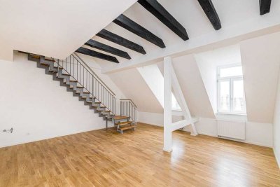 Helle 2-Zimmer-Wohnung – frisch renoviert im Dachgeschoss