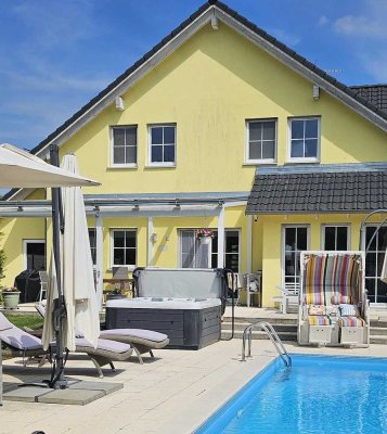 Traumhaftes Luxushaus im Unterallgäu, Bestlage, mit Pool, Whirlpool, Solardusche zu verkaufen !