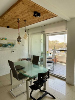 Stilvolle 3-Raum-Maisonette-Wohnung mit toller Aussicht und neuer Einbauküche in Sindelfingen