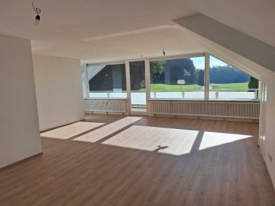 Helle 2-Zimmer Dachgeschosswohnung mit Balkon in Aindling