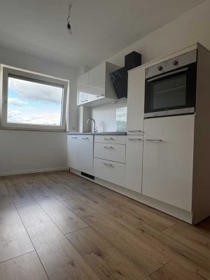Erstbezug nach Sanierung und Einbauküche: Exklusive 4-Raum-Wohnung mit geh. Innenausstattung