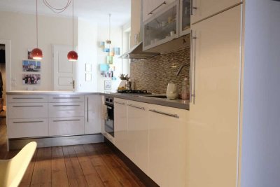 Hübsche 3-Zimmer-Altbauwohnung mit Stuck, Balkon und Wohnküche im Samariterkiez