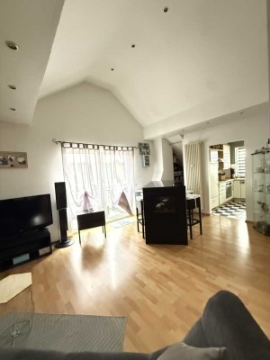 Helle 2-Zimmer-Dachgeschosswohnung mit Balkon  in Illingen