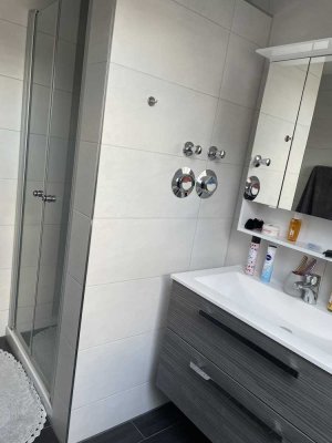 Exklusive, sanierte 2-Zimmer-Dachgeschosswohnung mit Loggia und Einbauküche in Isenbüttel